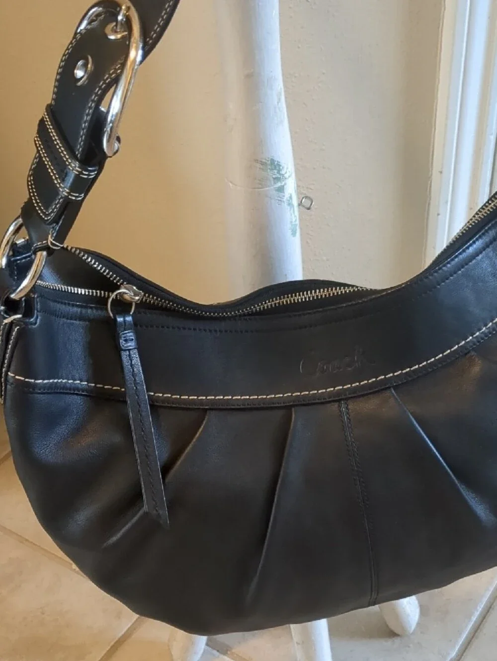 Coach Soho Black Leather Shoulder Bag with Contrast Stitching